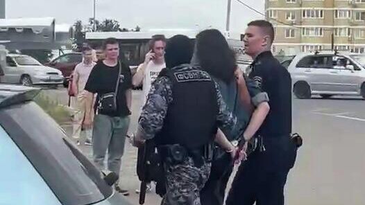 Охранник ТЦ в Краснодаре рассказал, что у напавшего было мачете
