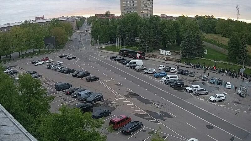 Перед КПП со стороны Эстонии выстроилась очередь желающих попасть в Россию