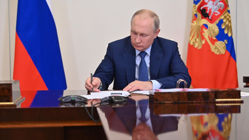 Путин подписал закон о наказании за подделку справок об опасных болезнях