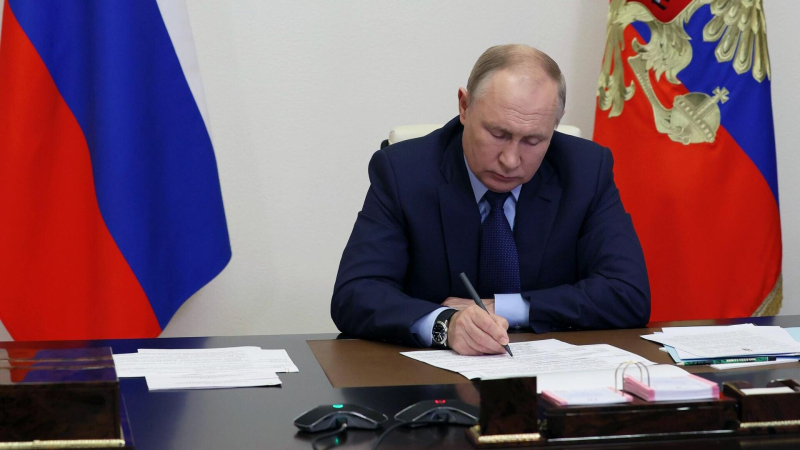 Путин подписал закон о совершенствовании бюджетного законодательства
