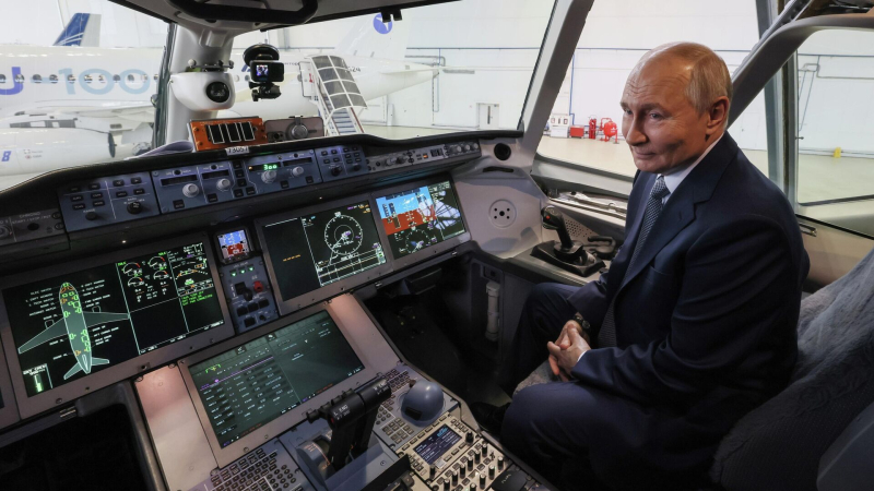 Путин: создание гражданских самолетов подтверждает суверенитет России