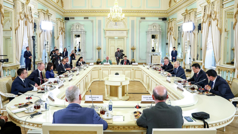 Россия будет развивать сотрудничество с Казахстаном в космосе, заявил Путин