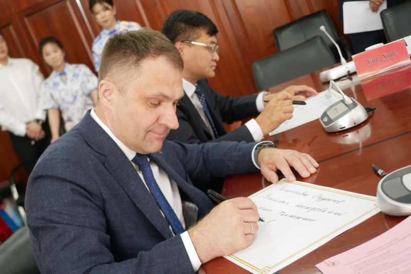 Россия и Китай открыли совместный инженерный институт
