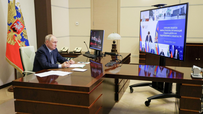 Россия ничего не делает искусственно по курсу валют, заявил Путин