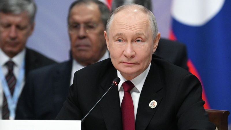 Российские IT-компании делятся с АСЕАН разработками, заявил Путин