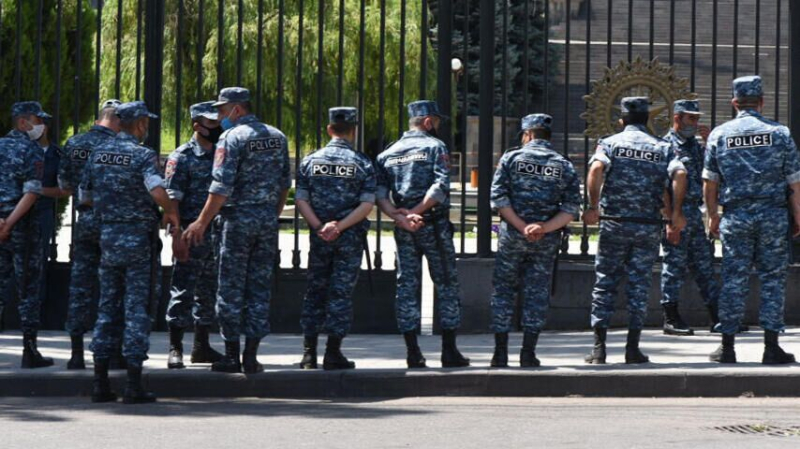 Сторонники Пашиняна напали на представителей альянса "Сильная Армения"