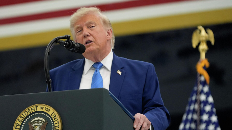 Трамп заявил об аресте шести человек за повреждение Зеркального пруда