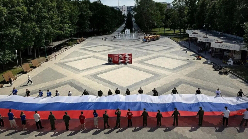 Тысячи курсантов центра "Воин" отметят День России