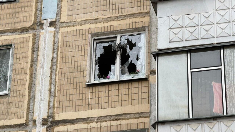 В Белгороде украинский беспилотник упал на крышу многоквартирного дома