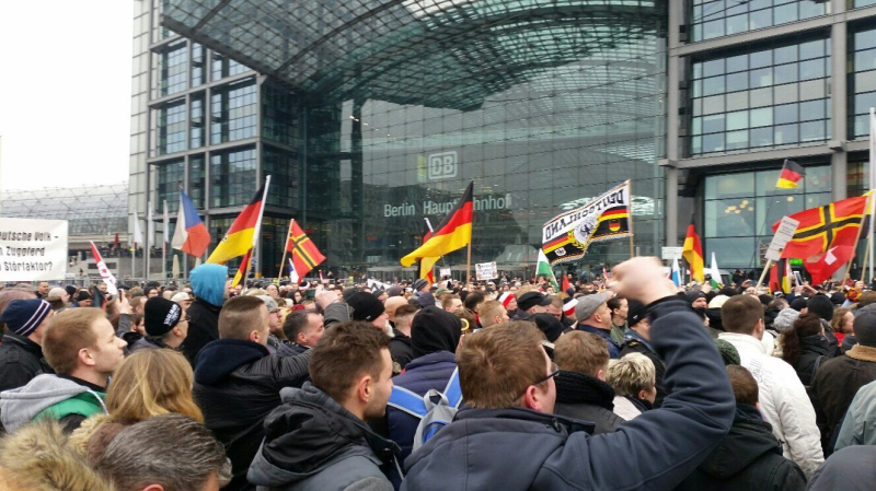 В Берлине тысячи немцев вышли на протест против сокращения соцрасходов