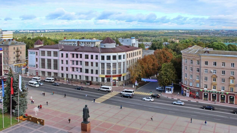 В Брянске украинский беспилотник упал на парковку ТРЦ