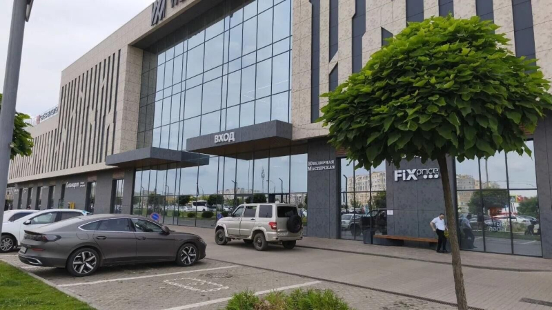 В ходе нападения мужчины в ТЦ в Краснодаре пострадала беременная женщина