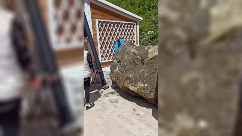 В Кисловодске каменная глыба едва не убила человека
