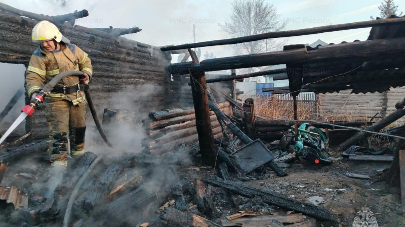В красноярском СНТ загорелись шесть дачных домов