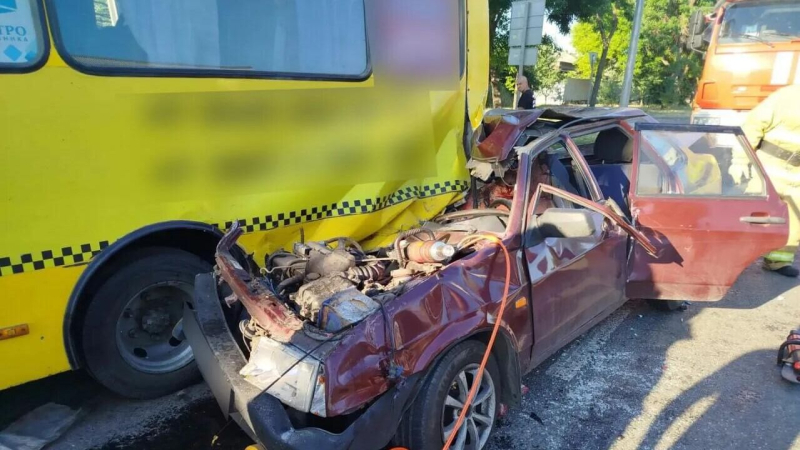 В Мариуполе в ДТП с автобусом погибли два человека