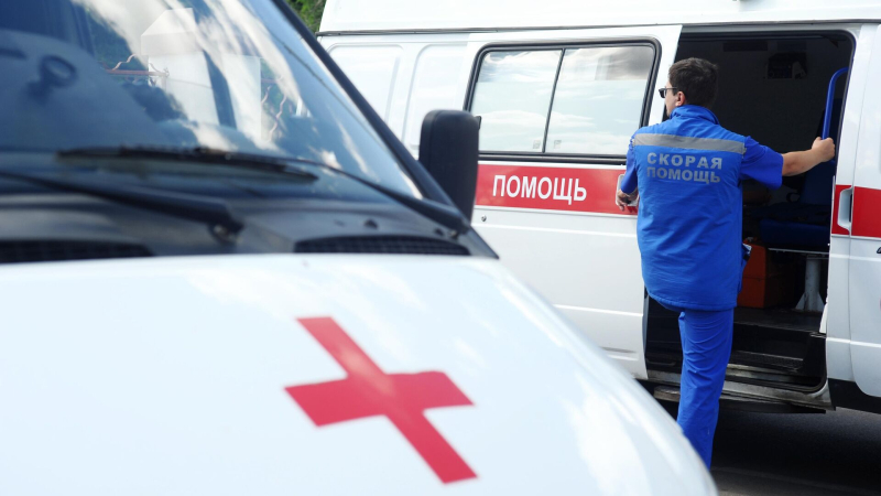 В Орле жителей атакованного беспилотником дома доставили в ПВР