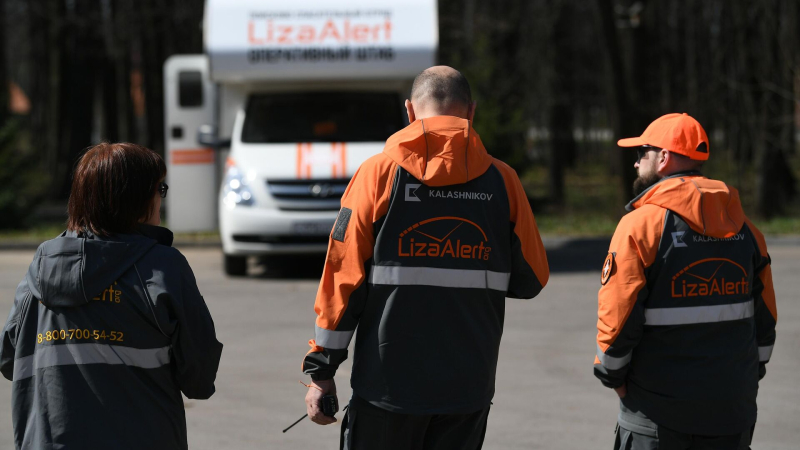 В Петербурге продолжаются поиски подростка с желтым самокатом