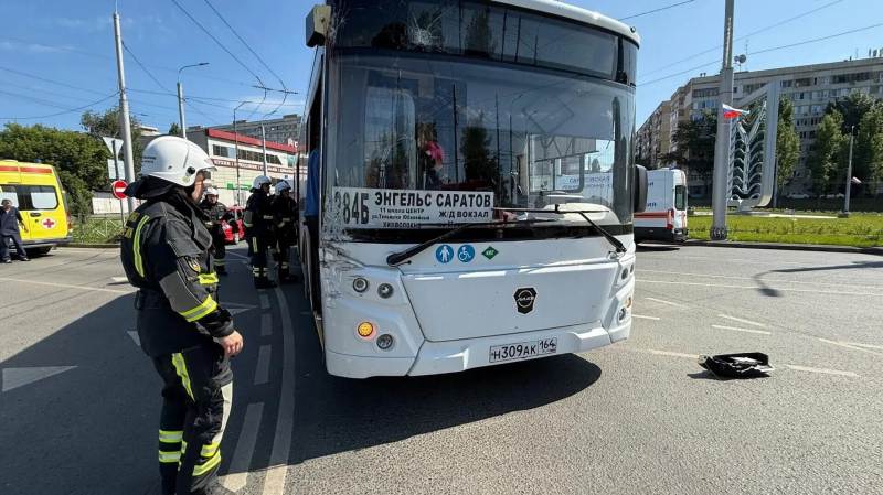 В Саратове три женщины пострадали в ДТП с пассажирским автобусом