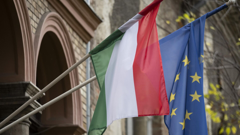 Венгрия сняла вето на выделение Украине средств из фонда мира, пишут СМИ