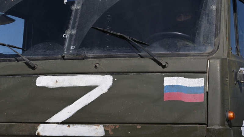 Водитель "Камаза" ВС России на большой скорости увернулся от дрона