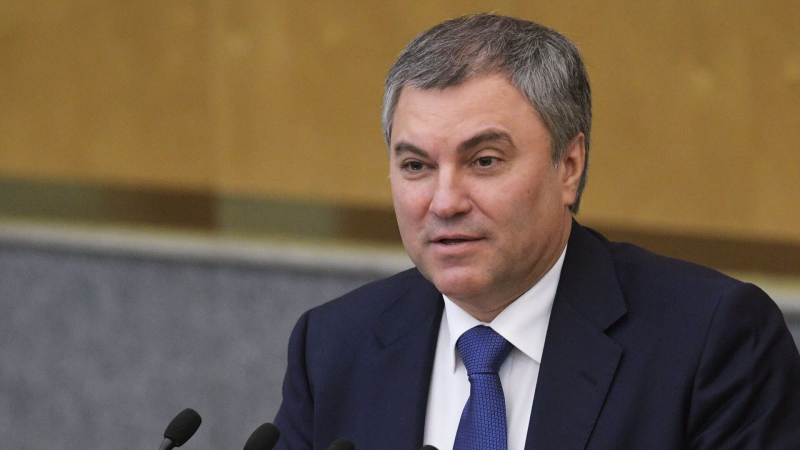 Володин поздравил российских школьников с выпускным