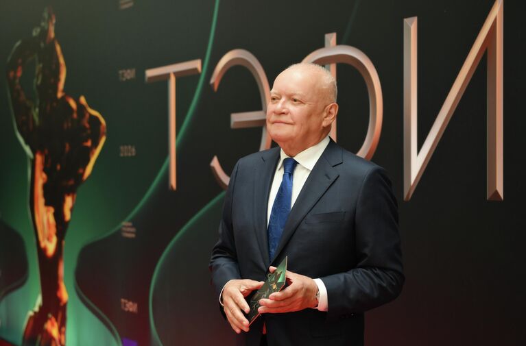 Звезды на "ТЭФИ"-2026: как прошла церемония главной телепремии