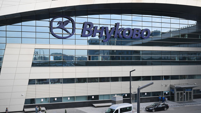 Аэропорт Внуково восстановил штатную работу после грозы