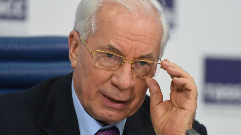 Бунт против военкомов во Львове жестко подавили, заявил Азаров