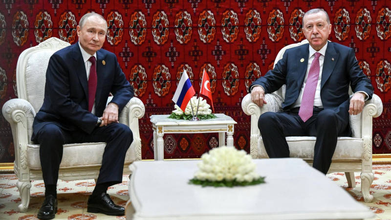Эрдоган находится в постоянном контакте с Путиным, заявил Фидан