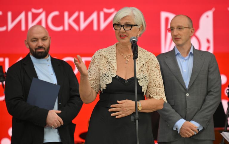Лето в Москве: Герзмава, Олешко, Толстая на красивом юбилее МДИ