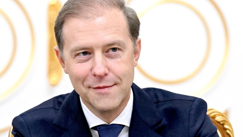 Мантуров назвал задачи по развитию торговли в России