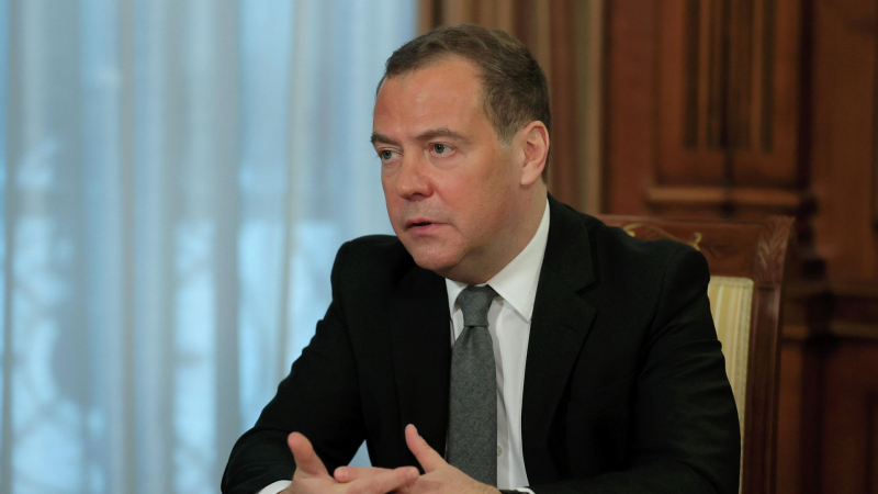 Медведев рассказал о роли молодежи в производстве беспилотников