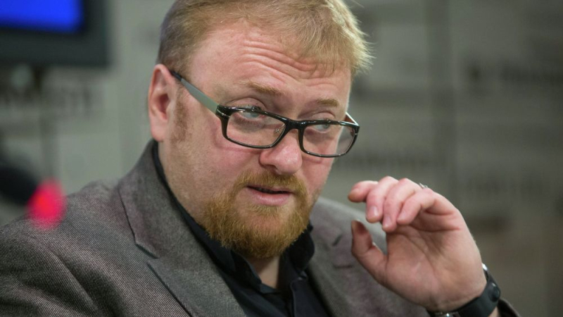 Милонов предложил опытным парам помогать молодым семьям не разводиться