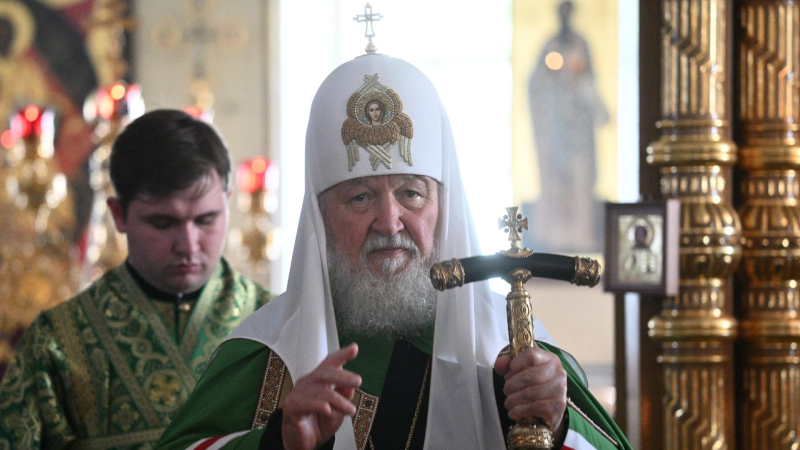 Патриарх Кирилл призвал молиться за президента, чтобы сохранить Россию