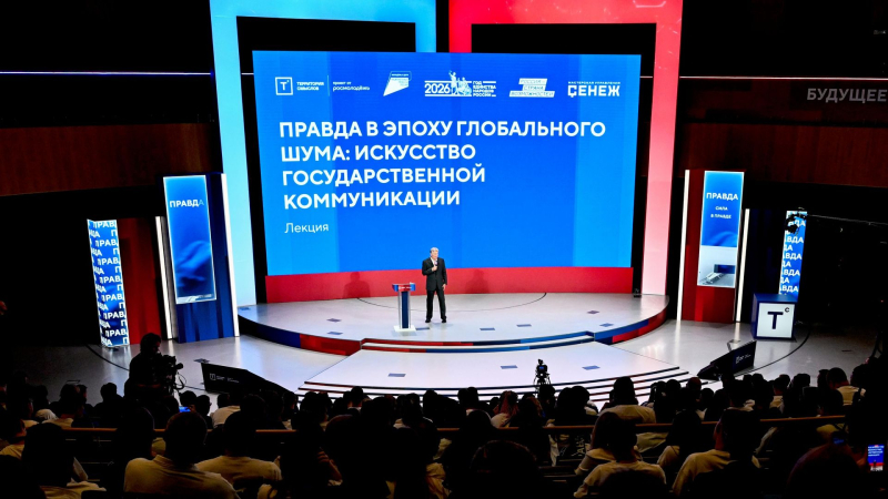 Песков об экономической ситуации в России: сейчас не время для скачков