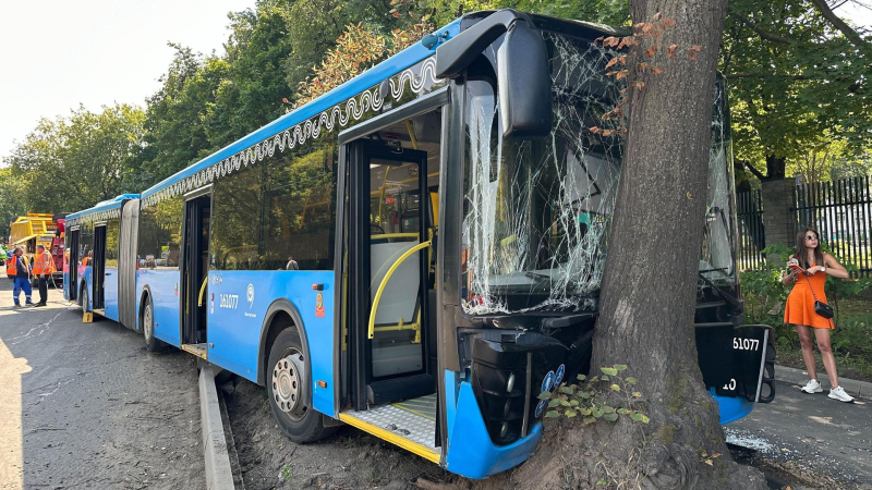 Появились подробности о ДТП с автобусом на юге Москвы