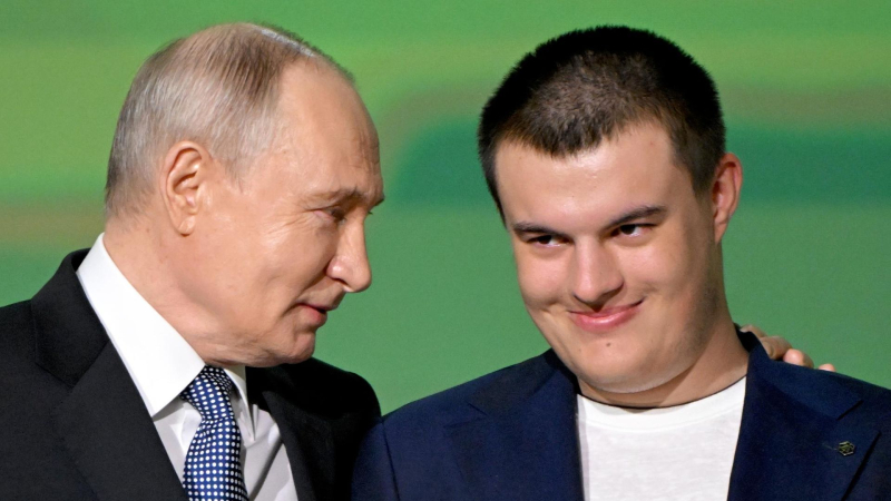 Путин вручил премию «Все для Победы!» спасшему более 20 человек в Дагестане