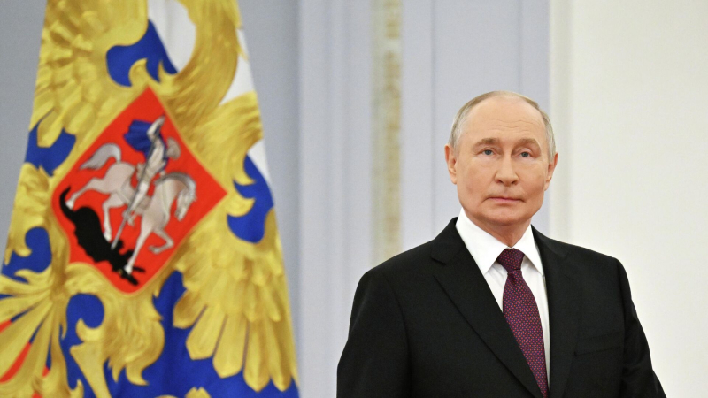 Россия развивает свою экономику, заявил Путин