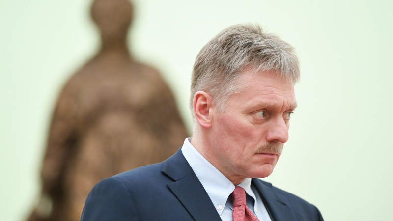 Россия сохраняет открытость к мирным переговорам по Украине, заявил Песков
