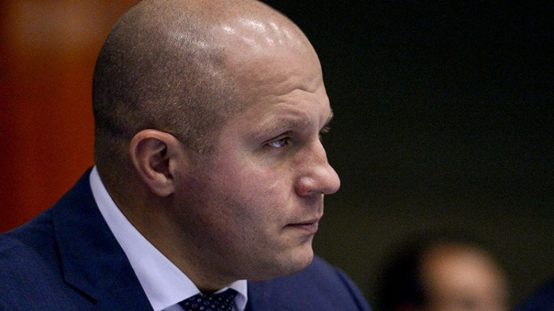 Суд объяснил, почему вернул Емельяненко иск к издательству АСТ