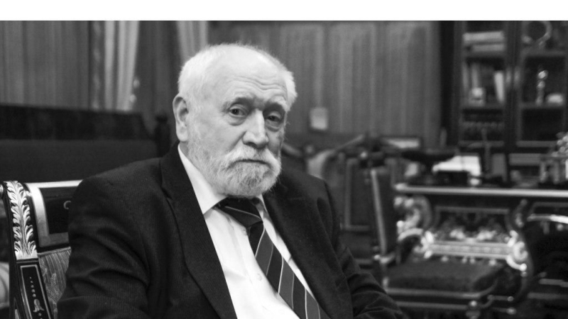 Умер искусствовед Геннадий Попов