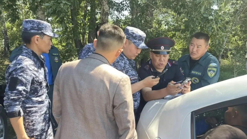 В Туве при поисках двух девочек проверили заброшенные места