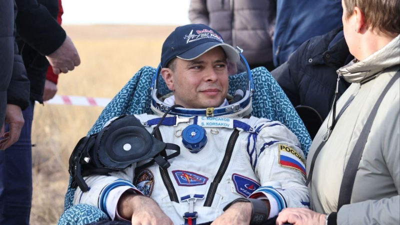 Артемьев и Корсаков покинули отряд космонавтов