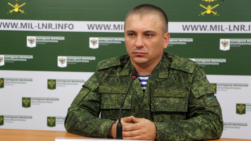 "Азов"* может прикрыться "живым щитом" в битве за Славянск, считает эксперт
