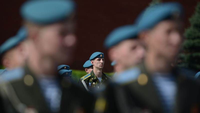 Белоусов поздравил военнослужащих и ветеранов с Днем ВДВ