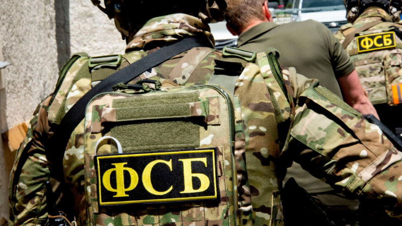 Двух жителей Крыма задержали за передачу Украине сведений о ВС России