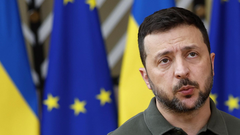 Экс-премьер Украины назвал Зеленского выжившим из ума