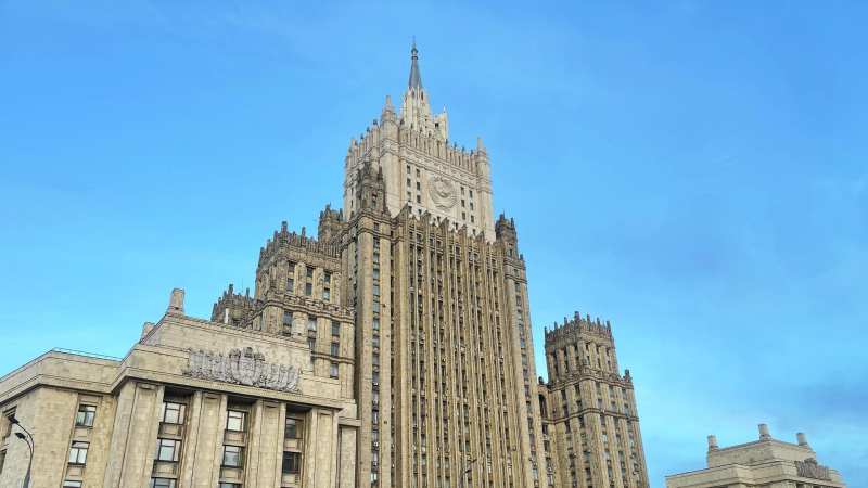 ЕС должен прекратить накачивать киевский режим оружием, заявил МИД России