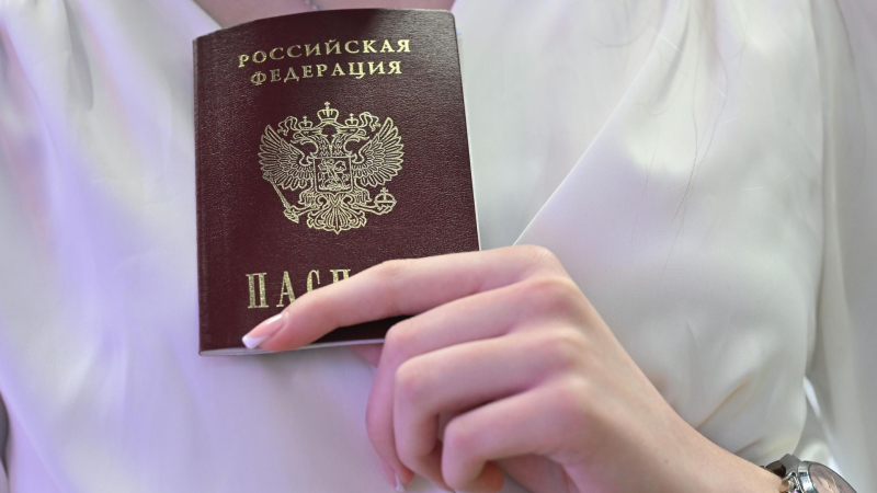 Юрист разъяснил нюансы получения пропуска по паспорту
