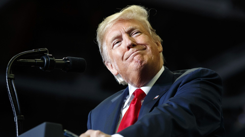 Компания Трампа начала продавать ускоренный доступ к его постам, пишут СМИ